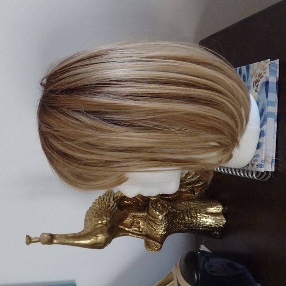 Wig - Picture 2 of 4